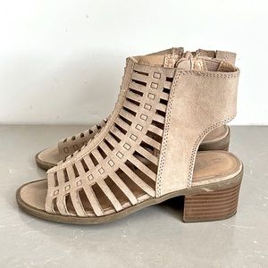 Block Square heel open toe ankle sandals zipper suede shoes -Excellent Condition